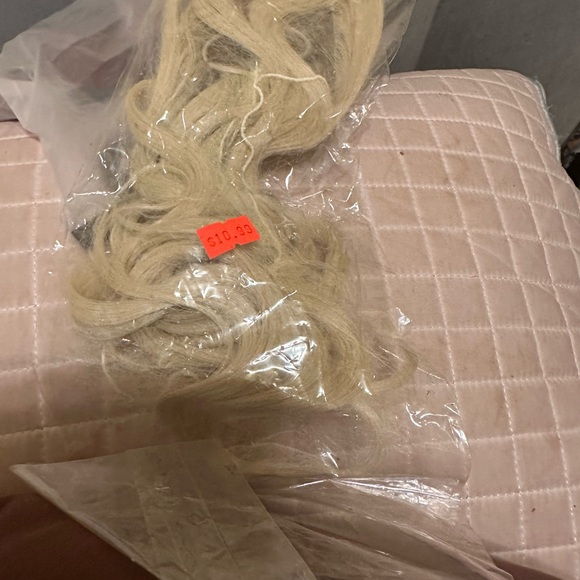 613 body wave closure and red body wave extensions - Picture 4 of 5